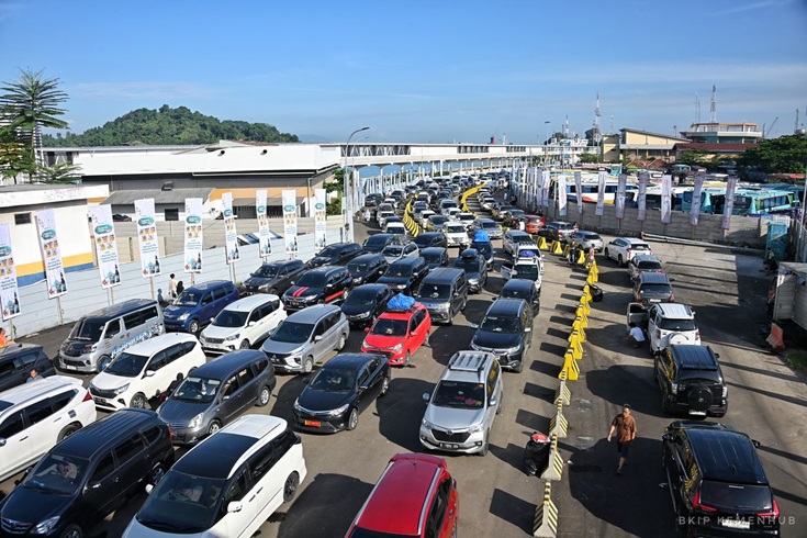 Jumlah Penumpang Angkutan Penyeberangan Meningkat pada H-3 Lebaran