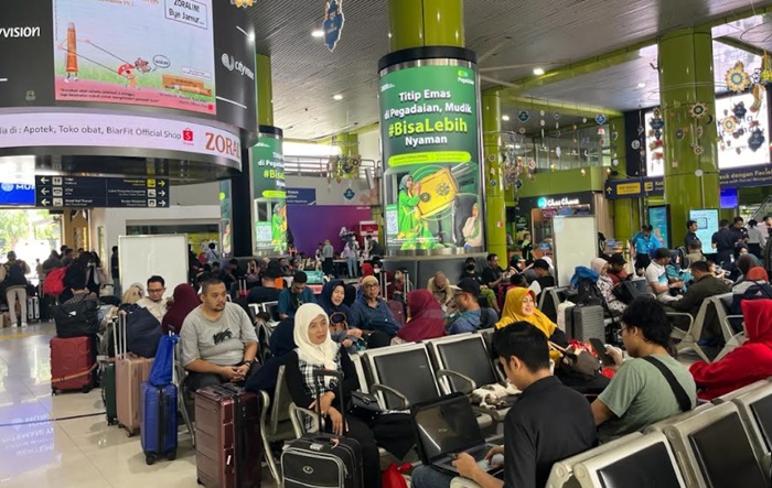 Stasiun Gambir Dipadati Pemudik di H-1 Idul Fitri, Begini Situasinya