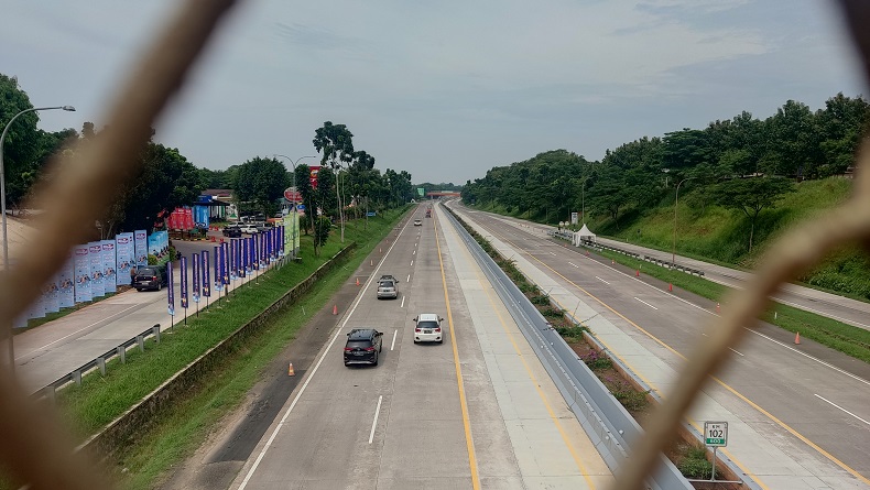 Langgar Aturan Mudik Lebaran, 7 Truk Lewat Tol Ditahan Polisi