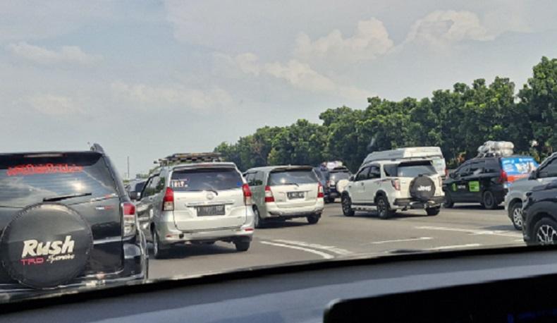 Lebaran, Lalin Tol Jakarta-Cikampek Macet 