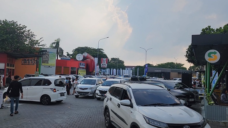Pengunjung Rest Area di Tol Melonjak selama Mudik Lebaran, Rata-rata 11.571 Kendaraan per Hari