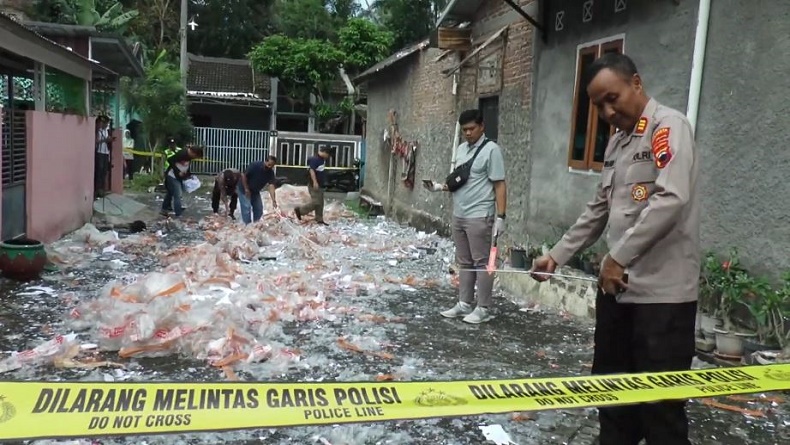 Balon Udara Bawa Petasan Jatuh dan Meledak di Mojokerto, 5 Rumah dan 1 Mobil Rusak