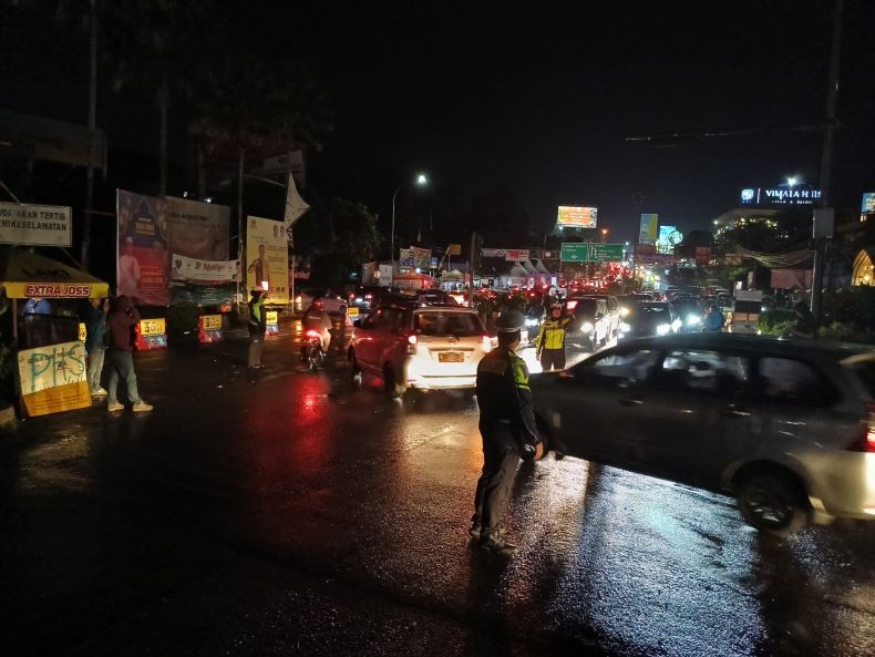 Jalur Puncak Kembali Normal Malam Ini usai 7 Jam One Way Arah Jakarta