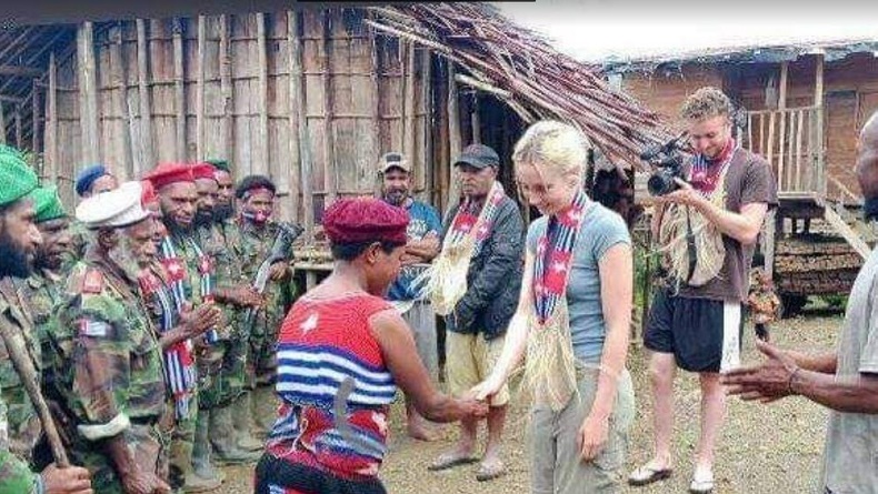 Sebby Sambom Menyusup ke Oksibil Nyatakan Perang, Bawa 2 WNA Temui Anggota OPM