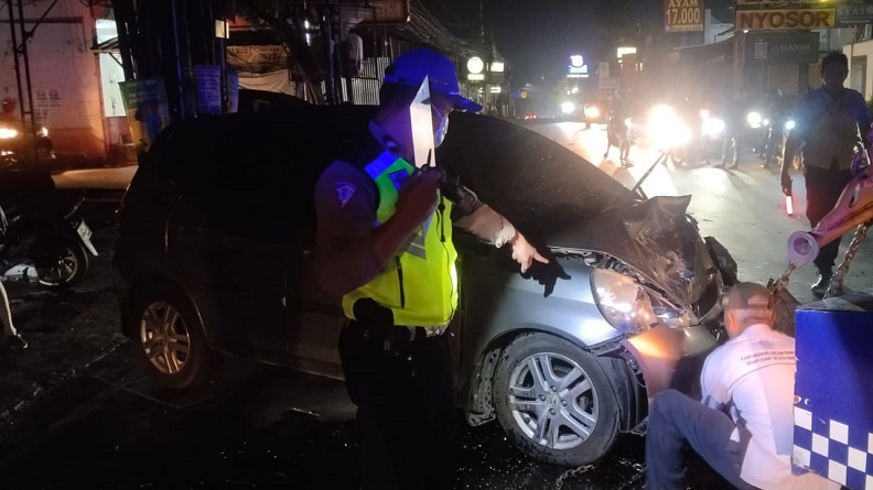 Kecelakaan Jazz Adu Banteng dengan Innova di Depok, 5 Orang Luka-luka