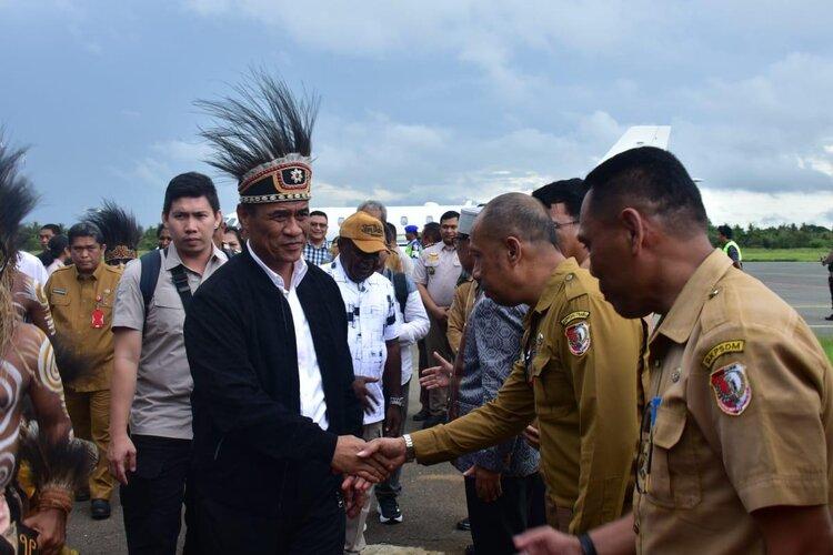 Hari Pertama Kerja, Mentan Amran Cetak Sawah 500.000 Ha di Merauke