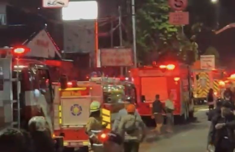 Toko Frame di Mampang Terbakar, Arus Lalin dari Kapten Tendean Ditutup Sementara