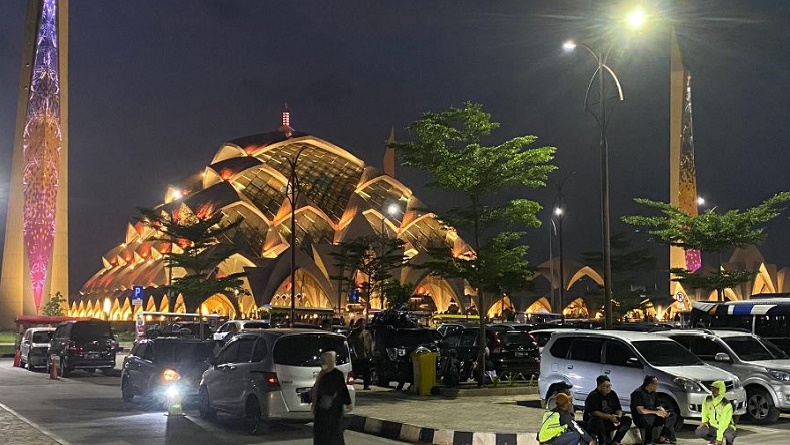 Viral Pungli Berkedok Parkir di Masjid Al-Jabbar, MUI: Coreng Citra Masjid