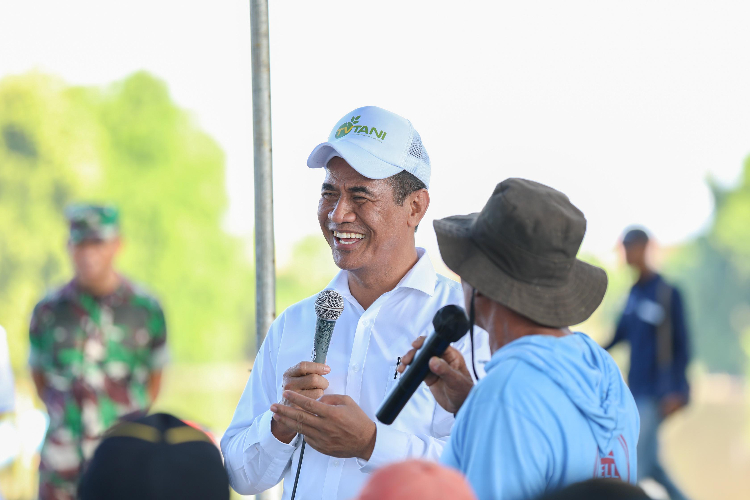  Mentan Amran Targetkan Petani Lamongan Tanam Padi 3 Kali Setahun