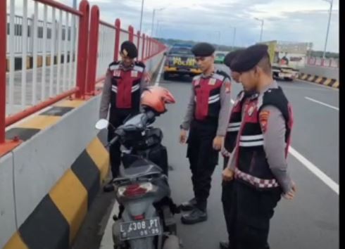 Terungkap! Motor Tak Bertuan yang Viral di Jembatan Suramadu Ternyata Sengaja Ditinggal karena Rusak