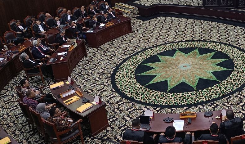 Ekspresi Ganjar dan Mahfud Dengarkan Putusan MK Tolak Seluruh Gugatan PHPU Pilpres 2024