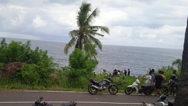 Beredar Hoaks Pesawat Jatuh di Perairan Nagekeo NTT, Warga Berkumpul di Pinggir Pantai