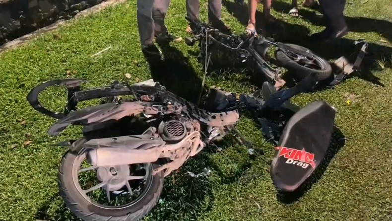 Mengerikan, Motor Terbelah Dua Dihantam Mobil Pikap di Palangka Raya