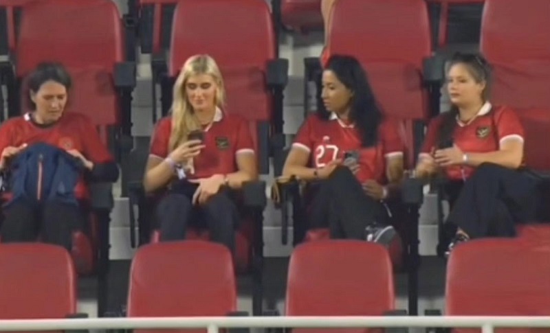 Momen Ibunda Rafael Struick Hadir bersama Kekasih sang Anak di Laga Timnas Indonesia U-23 vs Yordania, Netizen Auto Heboh