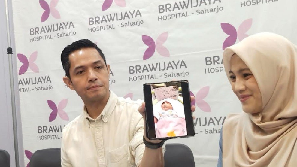 Dude Harlino Teteskan Air Mata saat Mendengar Tangisan Putri yang Didambakannya