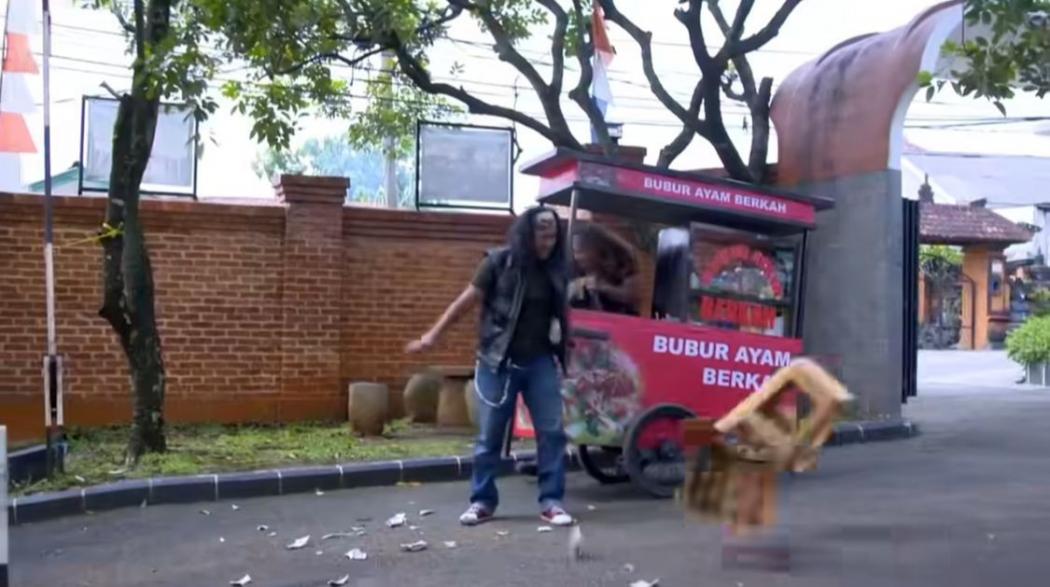 Sinopsis Tukang Bubur Pengen Naik Haji Episode 25 April 2024: Cabang Bubur Syamsul Diobrak-abrik, Ada Apa Ya?
