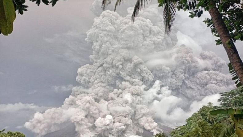 Gunung Ruang Kembali Erupsi, Masyarakat Pulau Tagulandang Evakuasi Diri