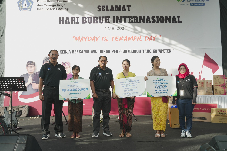 Peringati Hari Buruh Internasional 2024, Pemkab Badung Gelar Jalan Santai