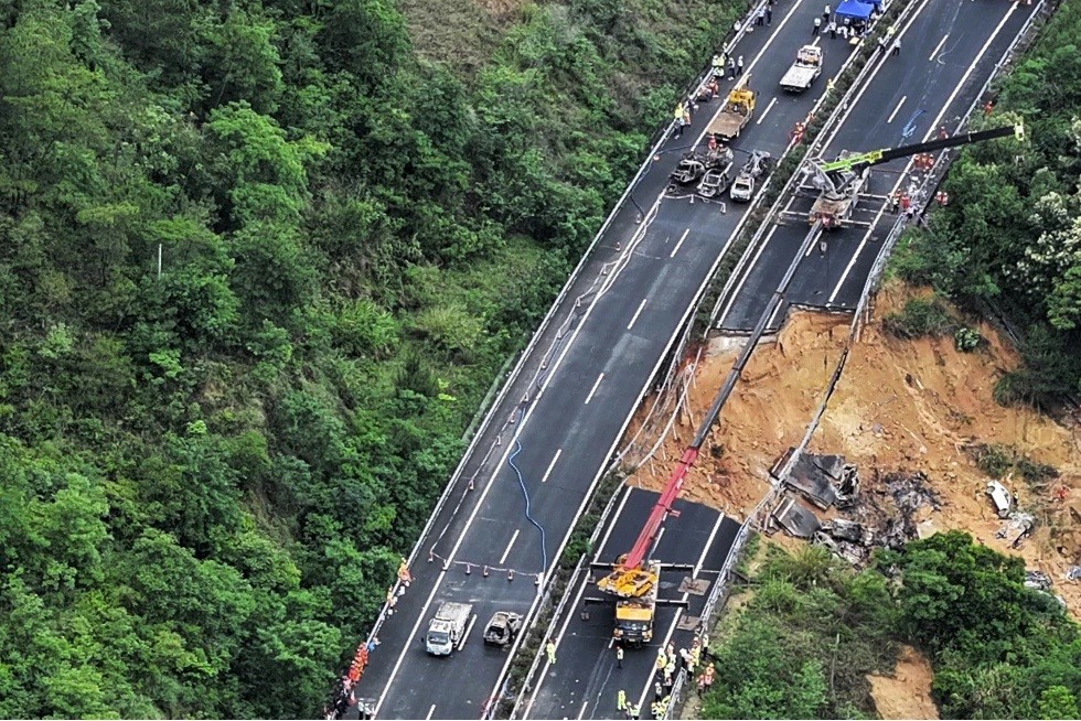 Jalan Tol Amblas di China, 19 Orang Tewas 31 Dilarikan ke RS