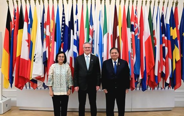 Sri Mulyani dan Airlangga Bertemu Bos OECD di Paris, Apa yang Dibahas?