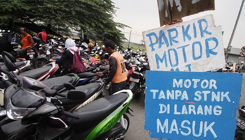 Dishub DKI soal Polemik Jukir Liar: Parkir di Minimarket Gratis