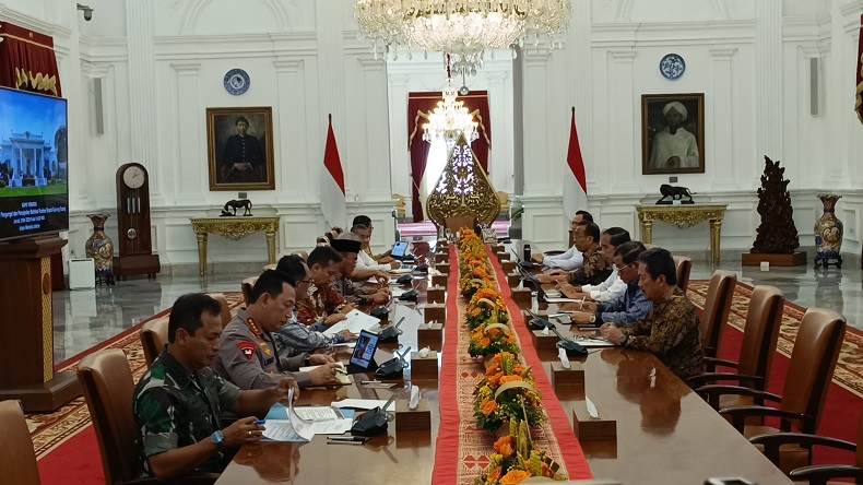 Jokowi Gelar Rapat Bahas Erupsi Gunung Ruang, Minta Selesaikan Urusan Pengungsi