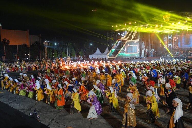 Keren! 10.000 Penari Riau Pecahkan Rekor Muri di Gebyar BBI BBWI 2024