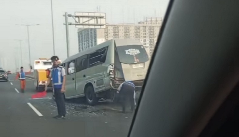 Mobil Pelat Dinas Polri dan Elf Terlibat Kecelakaan di Tol MBZ