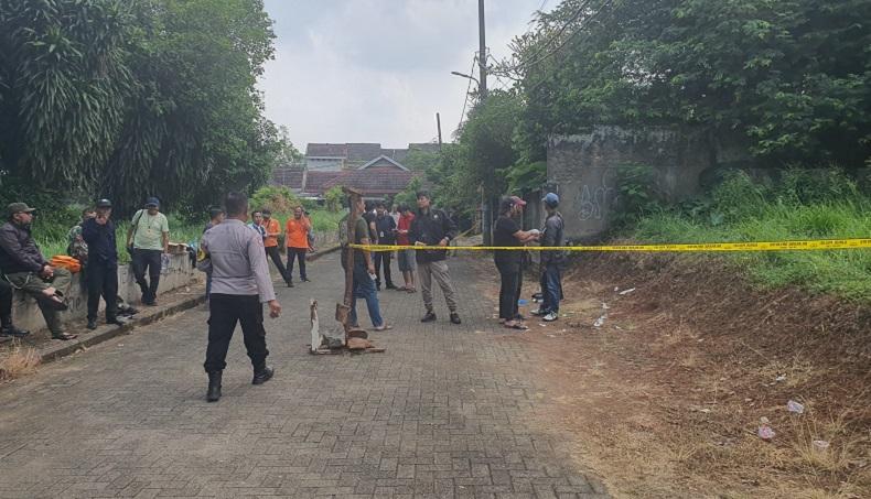 Geger Penemuan Mayat Pria Terbungkus Sarung di Pamulang Tangsel, Jasad Penuh Luka-Luka