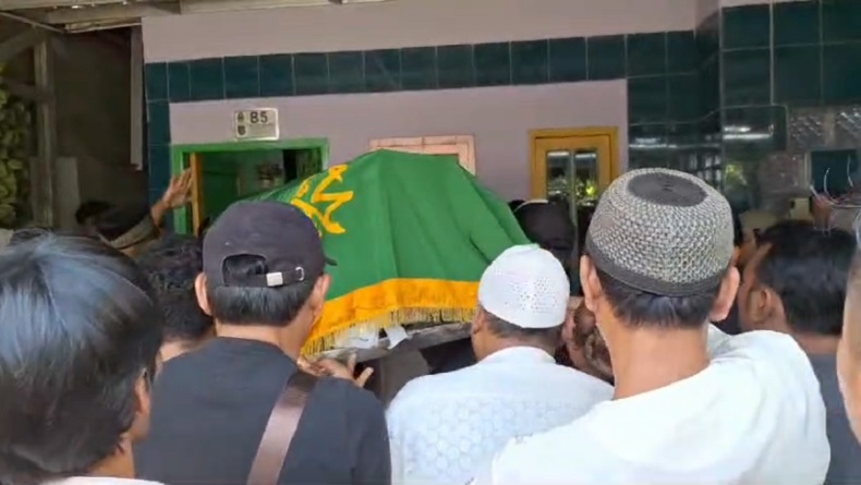 Haru, Jenazah Guru SMK Lingga Kencana Suprayogi Disambut Tangis Keluarga di Rumah
