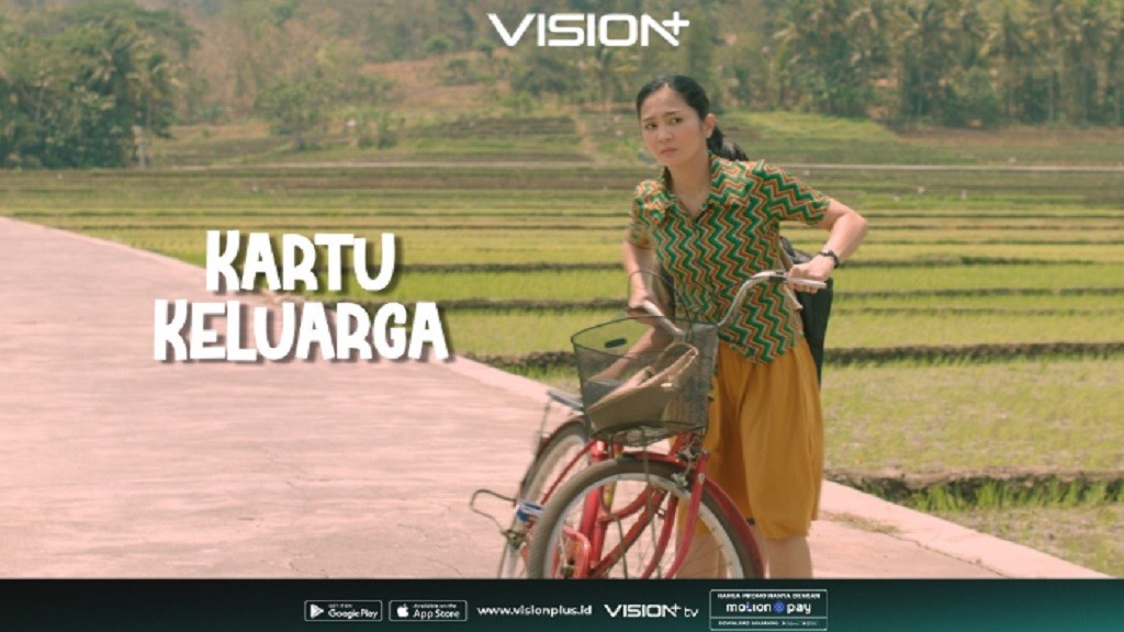 Bunga Zainal Belajar Naik Sepeda Ontel di Series Kartu Keluarga, Nantikan di Vision+