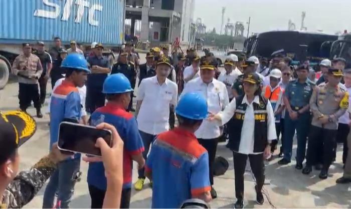 Percepat Kontainer Keluar dari Pelabuhan, Airlangga Minta Petugas Bea Cukai Tak Libur