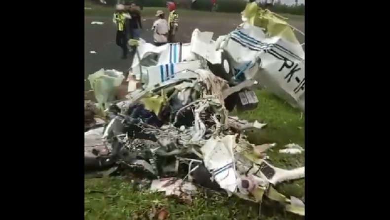 Penampakan Puing-Puing Pesawat Jatuh di BSD Tangsel