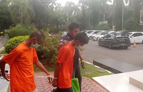 Begal Sadis Beraksi di Setu Bekasi, Tega Bacok Korban dengan Celurit