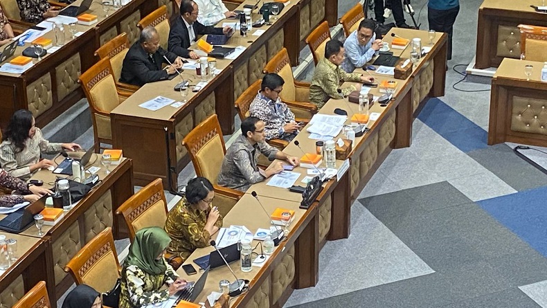 Nadiem Tegaskan UKT Pakai Asas Keadilan: Mahasiswa Lebih Mampu Bayar Lebih Banyak