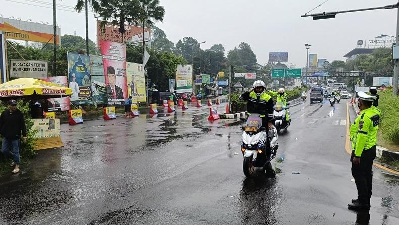 Lalin Padat Liburan Idul Adha, One Way Berlaku di Jalur Puncak Siang Ini