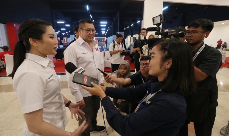Angela Tanoesoedibjo Puji Pembukaan Rakernas V PDIP