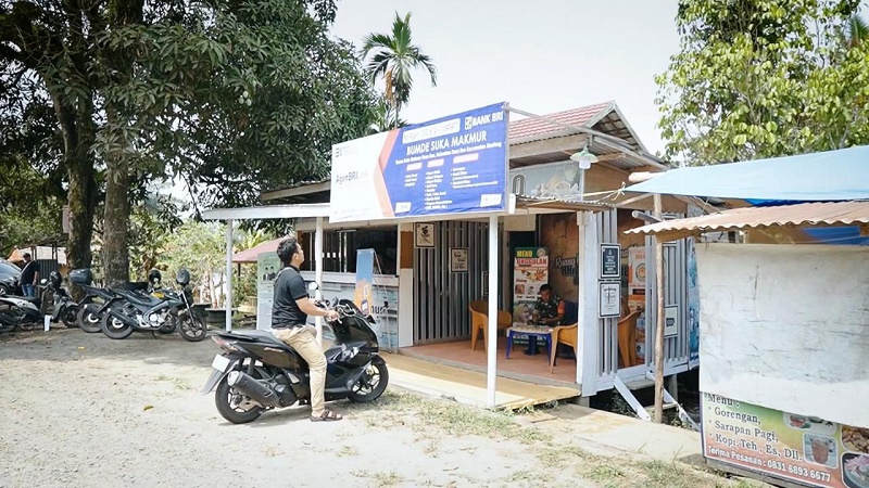 Kisah AgenBRILink, Dekatkan Akses Perbankan untuk Bantu Warga di Sumbawa Besar