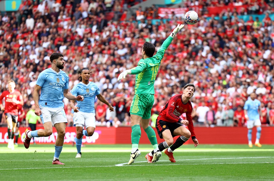 Hasil Final Piala FA: Garnacho Cetak Gol, Man United Unggul 2-0 atas Man City di Babak Pertama
