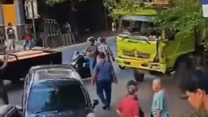 Kecelakaan Beruntun di Jonggol Bogor, Truk Rem Blong Tabrak 2 Mobil
