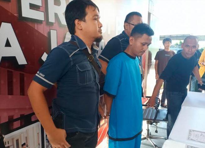 Pegi alias Perong Terus Gelengkan Kepala saat Konferensi Pers, Bantah Bunuh Vina