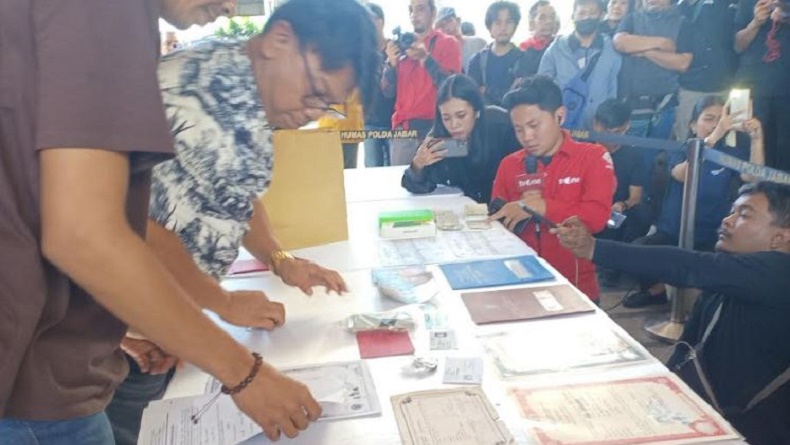 Pegi Tersangka Pembunuhan Vina Cirebon, Barang Bukti STNK Motor hingga Rapor SD