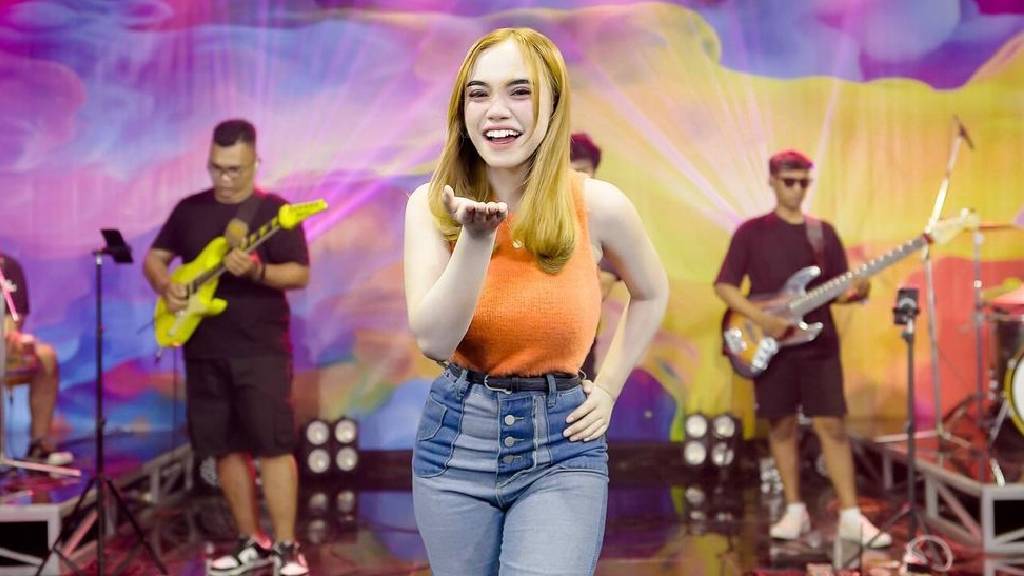 Biodata Ajeng Febria, Biduan Dangdut yang sedang Naik Daun Asal Blitar
