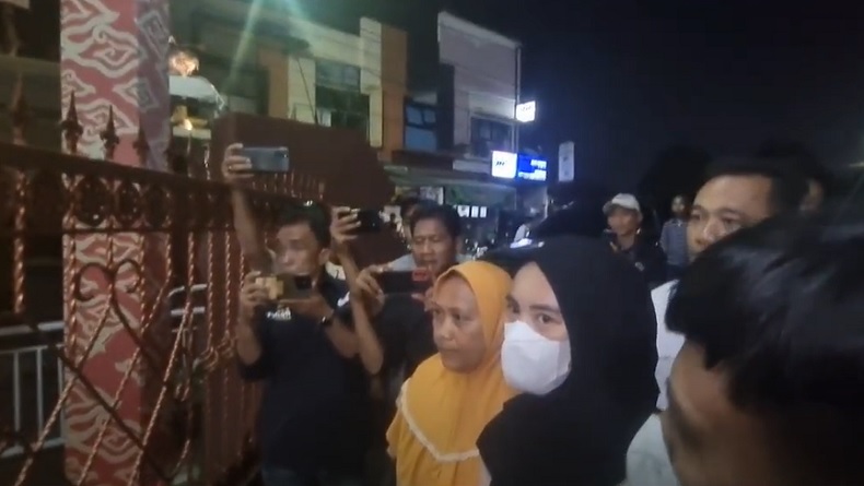Dibawa ke Polres Cirebon Kota, Linda Teman Vina Ditemani Keluarga dan Pengacara