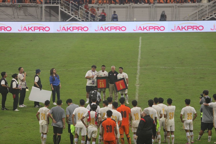 Penuh Haru! Maman Abdurrahman dan Tony Sucipto Sampaikan Salam Perpisahan kepada Jakmania di JIS