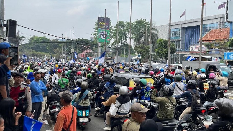 Foto-Foto Penampakan Lautan Bobotoh Sambut Kedatangan Persib Bandung di Pasteur