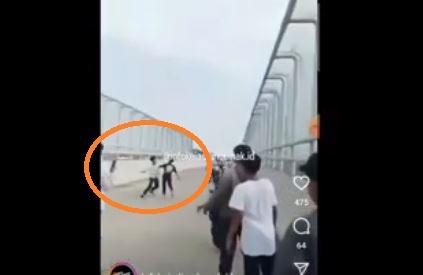 Viral Pelajar SMP Demak Duel di Jembatan Layang Tol Semarang, Polisi Turun Tangan
