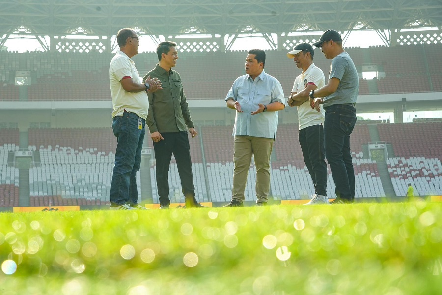 Ketua Umum PSSI Cek Kondisi Rumput GBK Jelang Kualifikasi Piala Dunia 2026, Ini Hasilnya