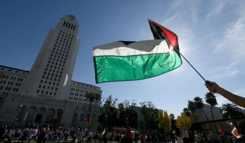 Menjalar ke Luar Kampus, Demonstran Pro-Palestina Berkemah di Balai Kota Los Angeles
