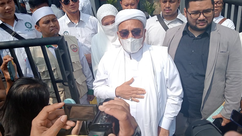 Habib Rizieq Datangi Bapas Jakpus Ambil Surat Bebas Murni